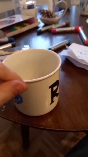 Красим кружку акриловыми фломастерами смотреть онлайн