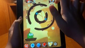 Играю в игру Cut the rope 2 (Ам ням). Пройденные уровни (56-69).