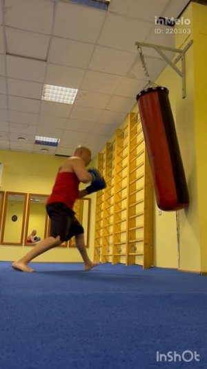 Легкая тренировка. Раскидал ручки.
#кикбоксинг #бокс