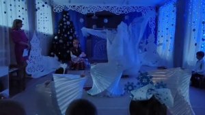 Танец Метели со снежинками.