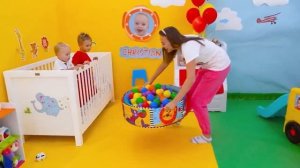 Влад и Никита Влад и Никита играют и делают шоколадный поп ит - Веселые видео для детей