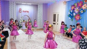 Веселый танец для мама. Моя мама круче  всех.