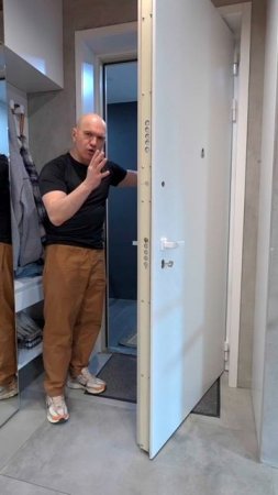Никогда так не делай #алексейземсков #alexeyzemskov #прихожая #двери