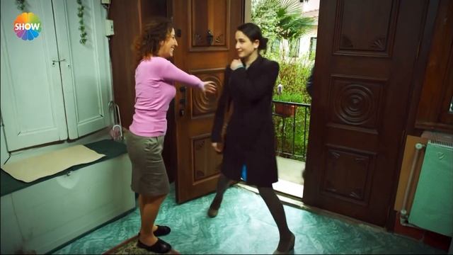 Два лица Стамбула | Аслы сбежала из дома! смотреть онлайн