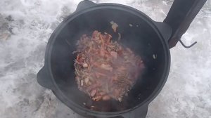 солянка в казане на костре