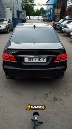Бомбовый звук выхлопа Mercedes-Benz E 3.5