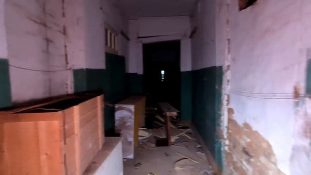 ОГРОМНЫЙ заброшенный поселок. Осталась заброшенная школа, магазин. Покинутый мир Вятки.