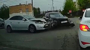 Подборка Аварий и ДТП, а ёжик оказался умнее ‼️😀