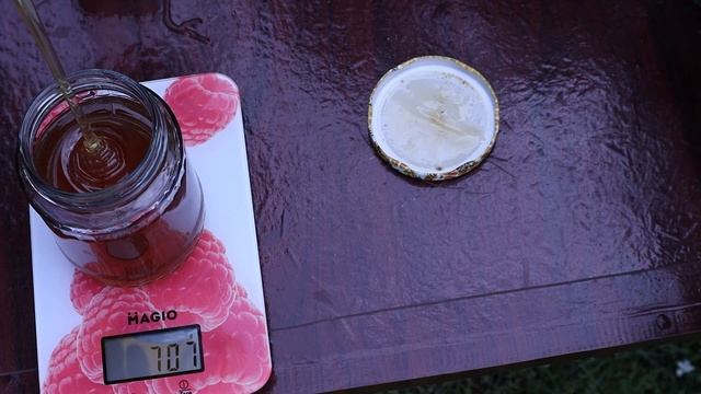 Сколько на самом деле весит мёд? Почему в банке почти н смотреть онлайн