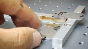 Чёрная контрастная гравировка на тонком металле 0.1мм