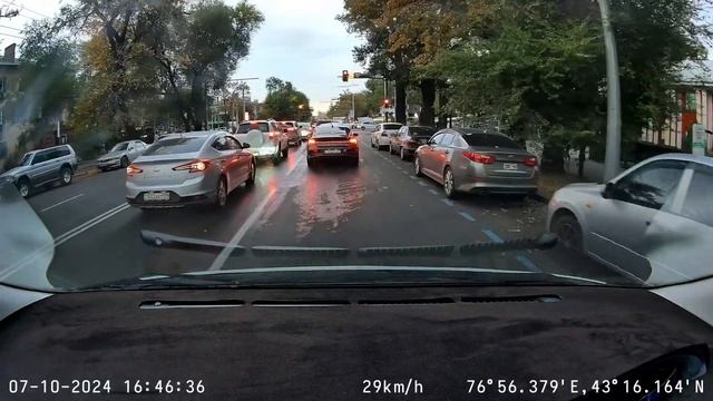 07.10.2024 Алматы Абылай Хана стоянка вторым рядом смотреть онлайн