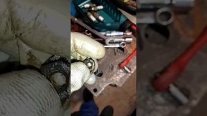 Успокоитель цепи ВАЗ 2106 в опасном положении
