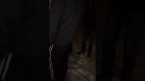 Разбивает рукой боковое стекло.   НИЖНЕКАМСК