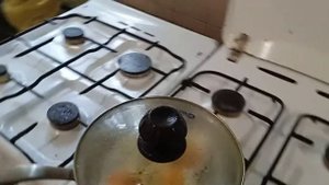КАК ЖАРИТЬ НА СТАЛЬНОЙ СКОВОРОДЕ. ЯИЧНИЦА НЕ ПРИГОРИТ!