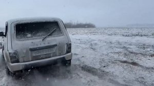 Турбо нива и нива урбан  . Первый снег . Дрифт