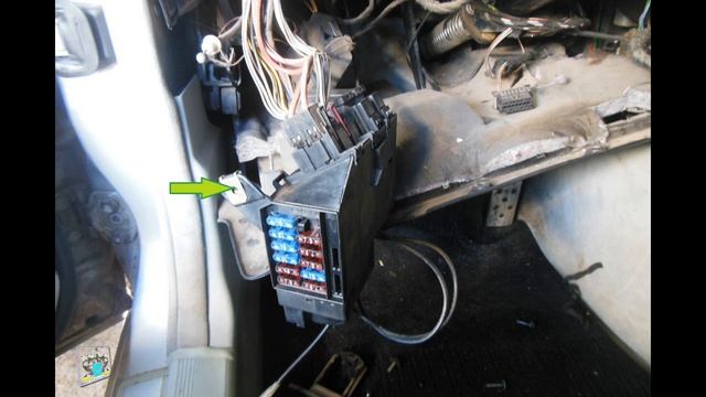 Немає світла фар, модуль керування світлом - Mercedes-Benz W208 смотреть онлайн