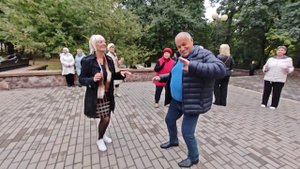 5.10.24г..."Старый Конь Борозды не Портит"... звучит на танц?