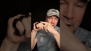 Что опаснее - нож или кастет?