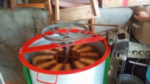 Медогонка с электроприводом своими руками.