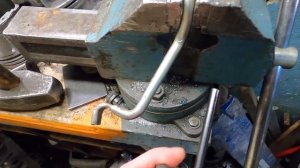 V8 ЗМЗ 41 в ГАЗ 24 карбюратор Holley DP и привод тягами