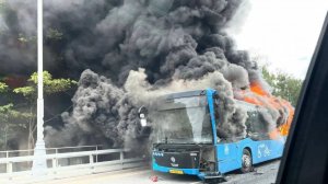 Пассажирский автобус загорелся на севере Москвы