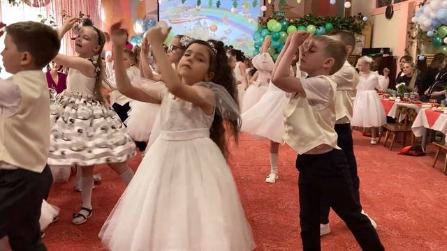 Танец "День непослушания". Группа №11 "Почемучки" смотреть онлайн