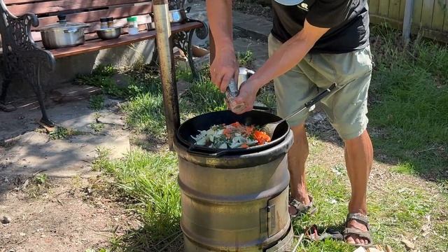 Жаркое (Куурдак) приготовленный в казане на открытом о смотреть онлайн