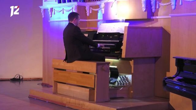 Ретроавтомобили в Омске / Музыка европейских королей / смотреть онлайн