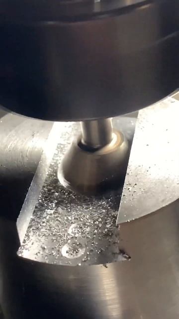 Расточная головка #madeinukraine #melvcustomknife #millingmachine #machine #handmad смотреть онлайн