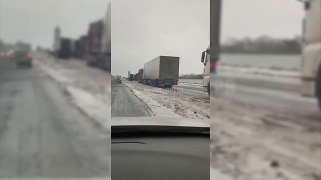 Из-за непогоды на трассе Днепр - Кривой Рог случился ко