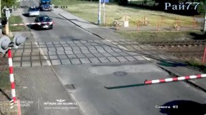 Локомотив снёс автофургон со своего пути в Польше