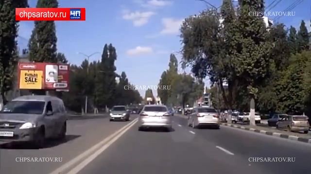 ЧП-САРАТОВ. ВИДЕОРЕГИСТРАТОР ЗАПЕЧАТЛЕЛ НАЕЗД НА ОТЦА смотреть онлайн