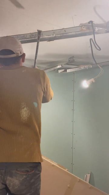 Демонтаж потолка 😱😱😱￼ смотреть онлайн