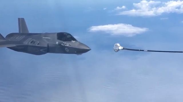 Неудачная воздушная дозаправка F 35 попала на видео смотреть онлайн