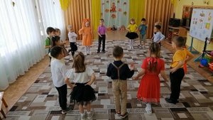 Песня "Медведь и Лиса" на осеннем празднике, старшая гр