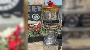 Хоккеисты "Локомотива" привезли Кубок Гагарина к мемориалу в Туношне