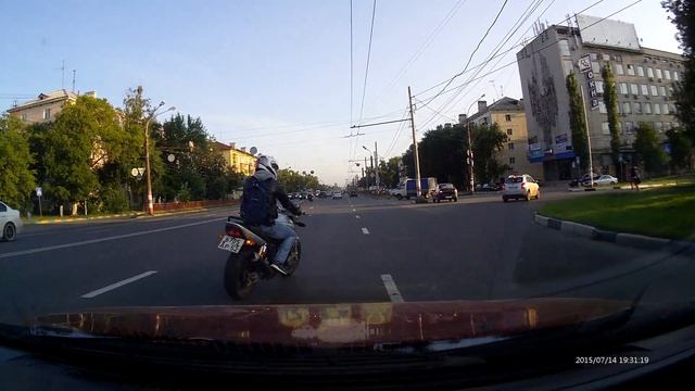 Bike 6705AP52 - нарушение п.8.4 ПДД РФ смотреть онлайн