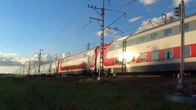Новый Двухэтажный Поезд Спб-Адлер и Электровоз ЭП2К смотреть онлайн