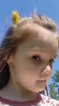 Когда упала  в цветочную грядку🌺 Алиса и цветочки🌼
