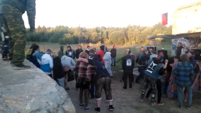 ПАНКИ Тусят Под  --  Эй сатана, убирайся вон!!! смотреть онлайн