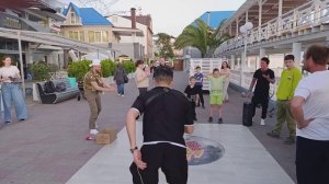 брейк-данс на закате
Вечер 24 мая 2025