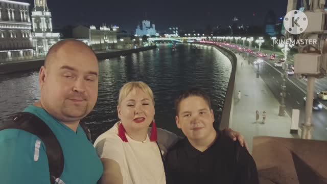2023 г БОЛЬШОЙ МОСКВОРЕЦКИЙ МОСТ _ ДВОРИК ВОЗЛЕ ГУМа _ АТМОСФЕРА ВЕЧЕРА В МОСКВЕ