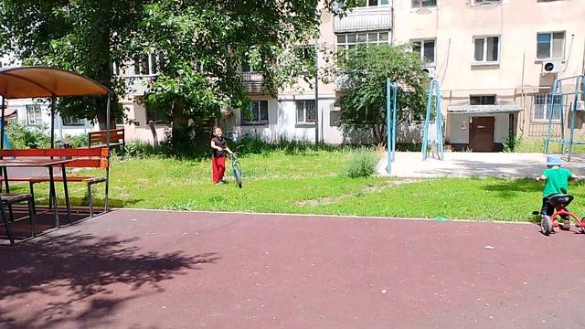 Сафия учиться кататься на велосипеде июнь 2024 г. Талгар смотреть онлайн