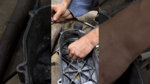 Выпрессовка подшипника крышки вариатора квадроцикла