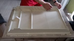 Замена уплотнителей на старом холодильнике.