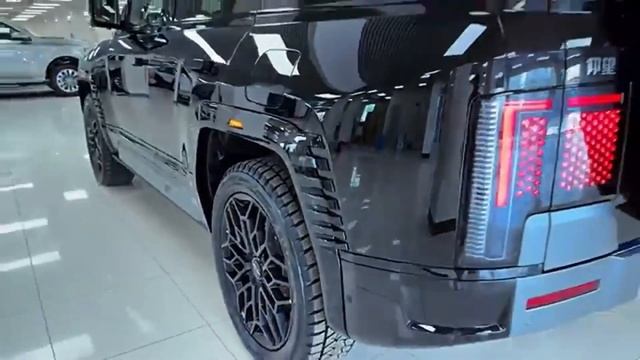 BYD Yangwang U8 умеет плавать и делать танковый разворот! | Бу смотреть онлайн