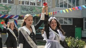 В школах Волжского прозвенел последний звонок