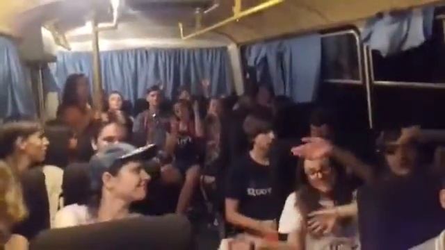 ЦДМ Лига юных - едем домой и поём гимн "Своей лиги" смотреть онлайн