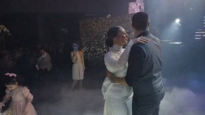 Дым, мыльные пузыри, конфетти, взрывающиеся шары и фейерверки на свадьбу (Первый танец молодоженов)