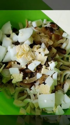 🥙 Салат с кальмарами и кукурузой